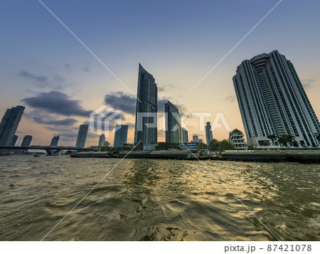 バンコク チャオプラヤー川の夕景 / Chao Phraya River, Bangkok 87421078