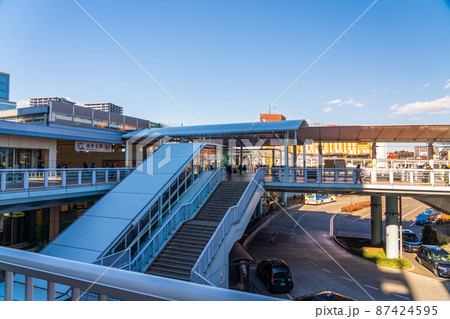 海老名駅東口　海老名中央公園に渡る歩道橋 87424595