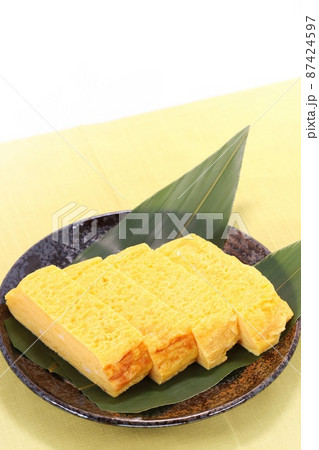 だし巻き玉子　玉子焼き　鶏卵を使った料理 87424597