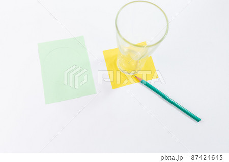 making circle on paper, craft for kids, step by step instruction, DIY 87424645