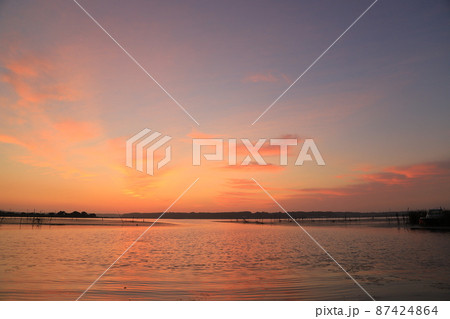 印旛沼の朝焼けの風景 印旛沼の朝焼けの風景 87424864