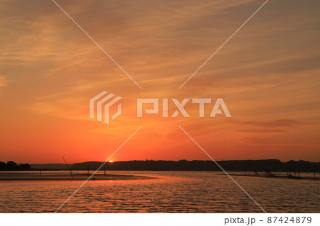印旛沼の朝焼けの風景 印旛沼の朝焼けの風景 87424879