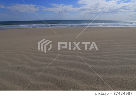 房総半島の九十九里浜のビーチと海 房総半島の九十九里浜のビーチと海 87424987