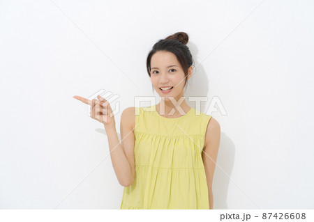 20代女性ポートレート 上半身 20代女性ポートレート 上半身 87426608