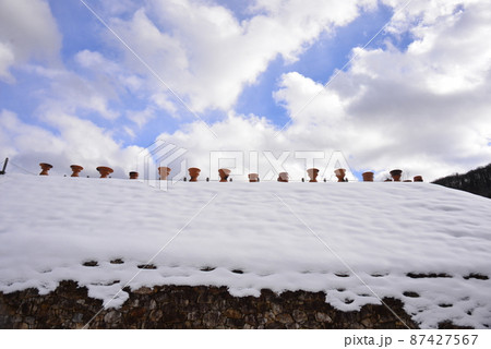 森将軍塚古墳方墳部北側斜面を覆う雪 87427567