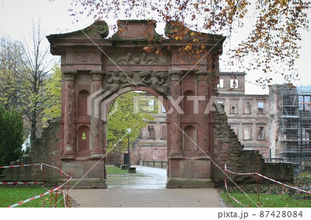 ハイデルベルク城の門　エリザベト門　ドイツ　ハイデルベルク 87428084