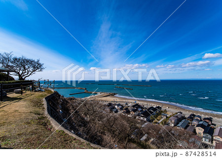 海岸沿いの街・海の街イメージ(撮影・新潟県三島郡出雲崎町) 海岸沿いの街・海の街イメージ(撮影・新潟県三島郡出雲崎町) 87428514