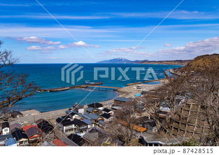 海岸沿いの街・海の街イメージ（撮影・新潟県三島郡出雲崎町） 87428515