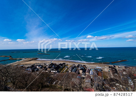 海岸沿いの街・海の街イメージ(撮影・新潟県三島郡出雲崎町) 海岸沿いの街・海の街イメージ(撮影・新潟県三島郡出雲崎町) 87428517