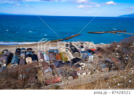 海岸沿いの街・海の街イメージ(撮影・新潟県三島郡出雲崎町) 海岸沿いの街・海の街イメージ(撮影・新潟県三島郡出雲崎町) 87428521