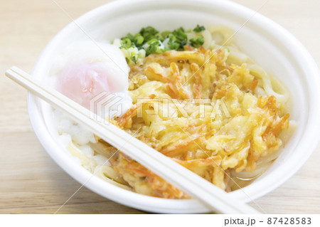 美味しい温泉玉子が入った天ぷらうどん 美味しい温泉玉子が入った天ぷらうどん 87428583