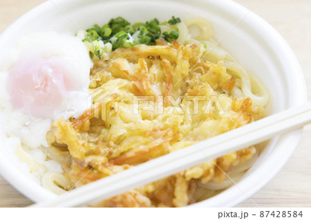美味しい温泉玉子が入った天ぷらうどん 美味しい温泉玉子が入った天ぷらうどん 87428584