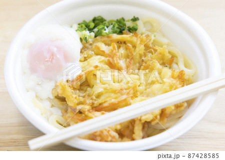 美味しい温泉たまごが入った天ぷらうどん 美味しい温泉たまごが入った天ぷらうどん 87428585