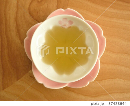 桜の湯のみと茶たく 87428644