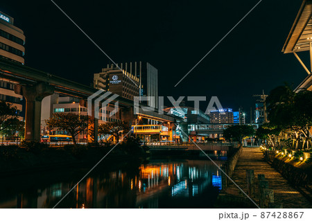 沖縄　ゆいレール旭橋駅夜景 87428867