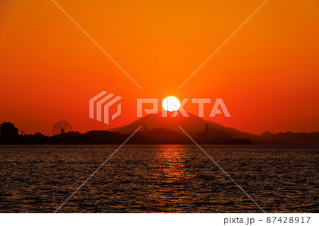 可也山に沈む夕日 87428917