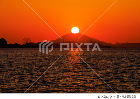 可也山に沈む夕日 87428919