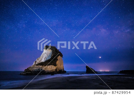 夫婦岩(雀島)の星空 夫婦岩(雀島)の星空 87429954