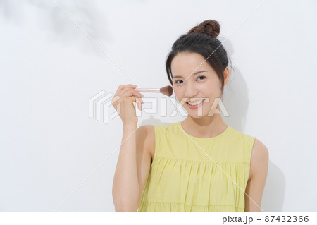 20代女性　メイクアップ 87432366