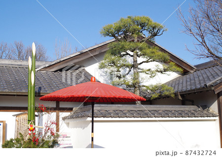 新春の好古園の入り口建物の景色 新春の好古園の入り口建物の景色 87432724