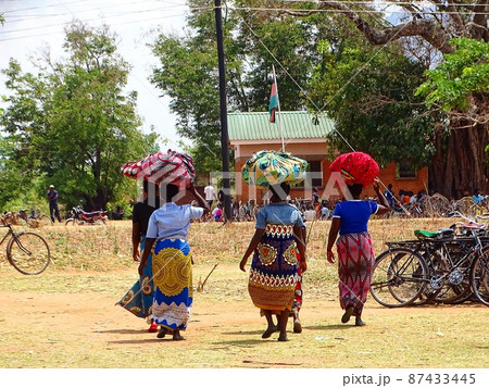 アフリカのマラウイ・ゾンバの日常風景 87433445