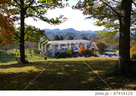 休暇村帝釈峡の裏山公園から本館の遠景 87434120