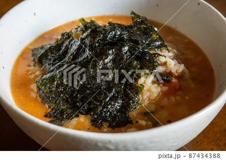 日本のとても美味しいチゲ雑炊 87434388