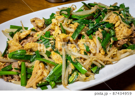 日本の沖縄のとても美味しい麩チャンプルー 87434959