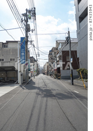 岡山大学病院前の商店街入口2 87435943