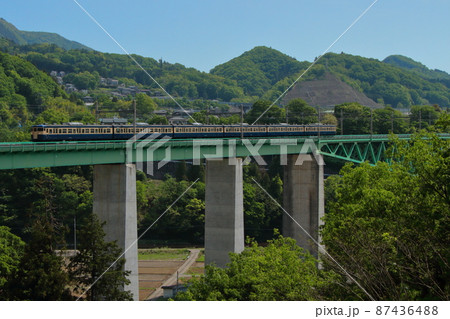中央本線「新桂川橋梁」を渡る115系電車(国鉄仕様復活C1編成)_2014/5/10撮影 87436488