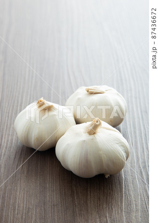 Fresh garlic on wooden table Fresh garlic on wooden table 87436672
