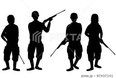 ライフル銃を構える兵士4人のシルエット、戦争やサバゲー 87437141