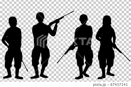ライフル銃を構える兵士4人のシルエット、戦争やサバゲー 87437141