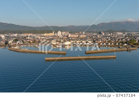 秋の堅田漁港 87437184