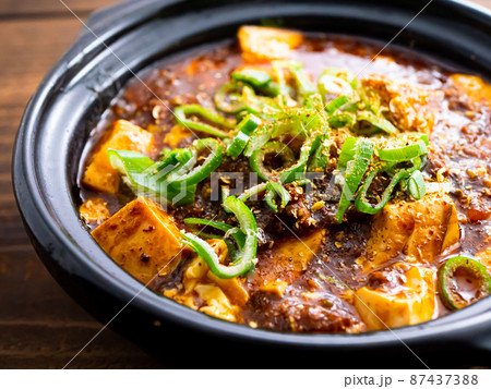 黒い土鍋の麻婆豆腐 黒い土鍋の麻婆豆腐 87437388