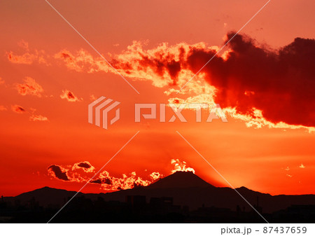 燃える夕雲 87437659
