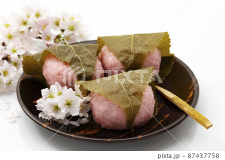 春の和菓子桜餅_道明寺餅 87437758