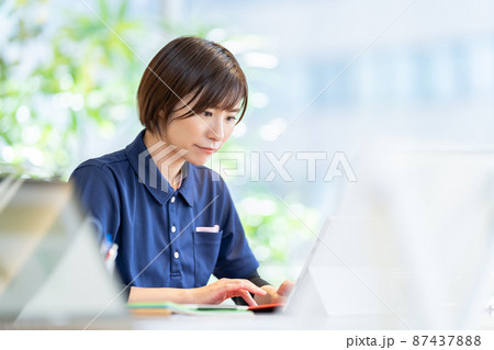 介護イメージ 介護士 リモート介護 IT化 撮影協力:WEEK芝大門(サンフロンティア不動産) 介護イメージ 介護士 リモート介護 IT化 撮影協力:WEEK芝大門(サンフロンティア不動産) 87437888