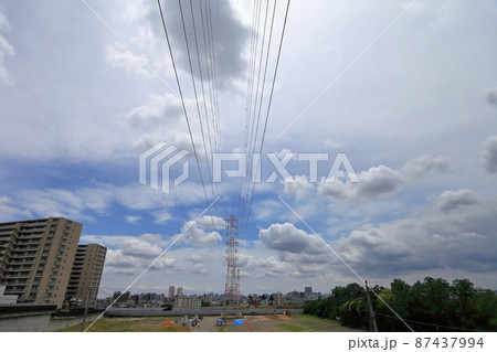 鉄塔と送電線　イメージ 87437994