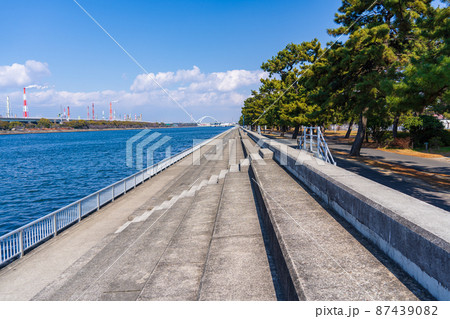 高石市の浜寺水路と護岸遊歩道　 87439082