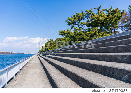 高石市の浜寺水路と護岸遊歩道　 87439083
