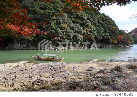 日本の川景色：大悲閣千光寺入り口付近から眺めた保津川渓谷の眺め 87440039