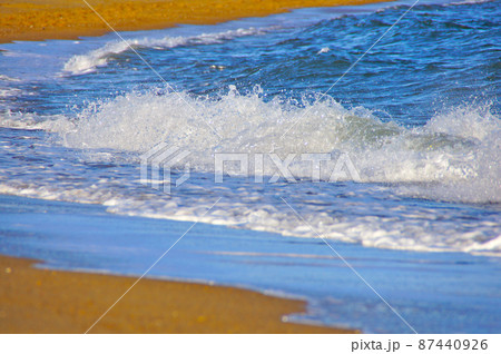波打ち際 87440926