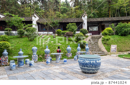 Porcelain vases decorating garden in Jingdezhen, China Porcelain vases decorating garden in Jingdezhen, China 87441024