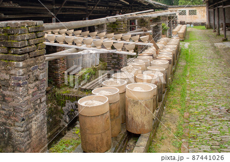 Clay pottery drying in old traditional pottery workshop in Jingdezhen, China Clay pottery drying in old traditional pottery workshop in Jingdezhen, China 87441026