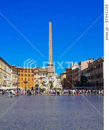 ナヴォーナ広場（ローマ　イタリア） 87441158