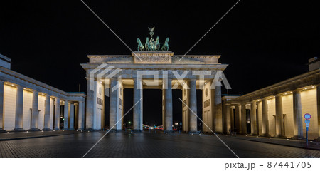 Symbol of Berlin and Germany, Brandenburg gate at night 87441705