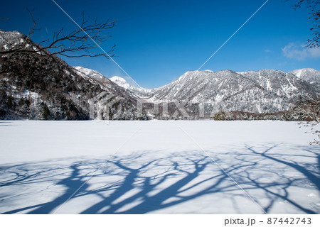 冬の奥日光湯ノ湖 冬の奥日光湯ノ湖 87442743