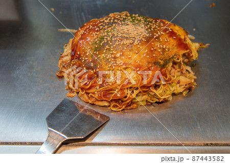 鉄板で食べる　広島風お好み焼き 87443582