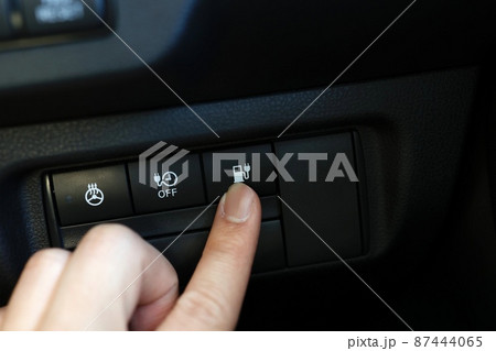 電気自動車の充電ポートオープンスイッチ 87444065